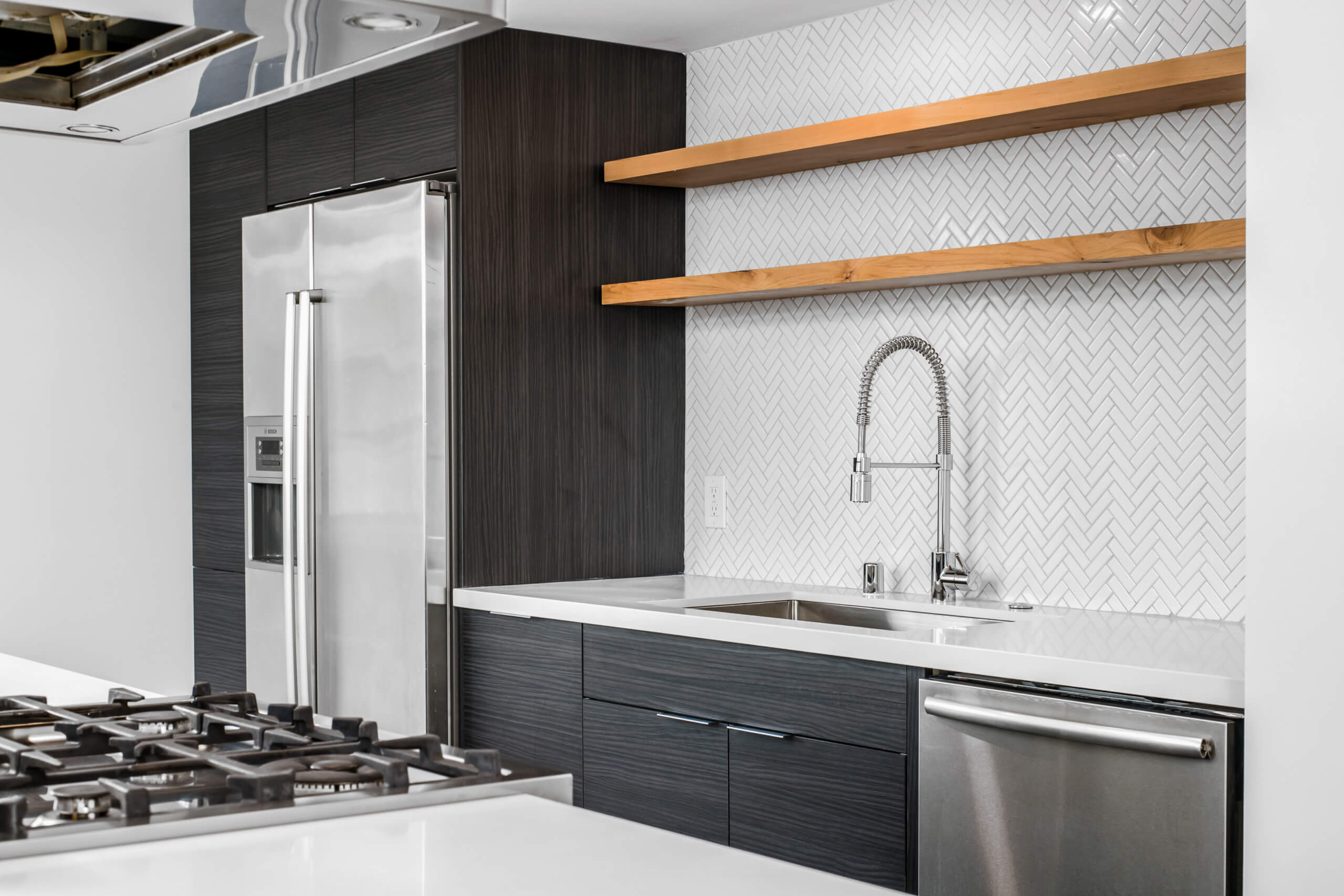 Remodelação de cozinha moderna com misturadora industrial