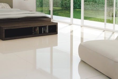 Aplicação de pavimento cerâmico em quarto