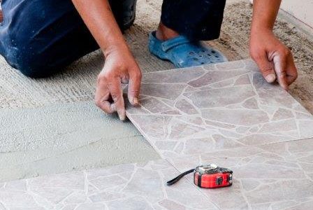 Aplicação de pavimento cerâmico para exteriores.