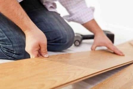 Aplicação de pavimento flutuante.