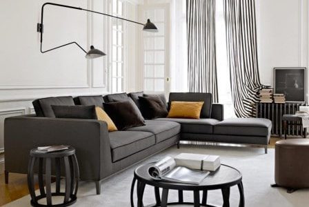 Decoração de sala de estar com candeeiros originais.