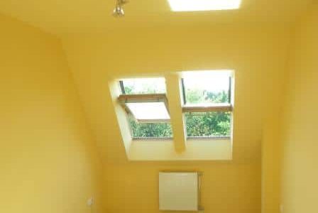 Pintura de sótão amarelo.