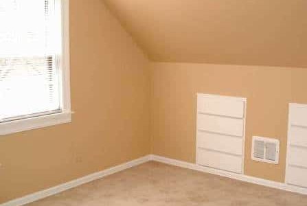 Pintura de quarto com paredes bege.