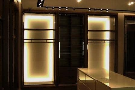 Remodelação de iluminação de loja em centro comercial.