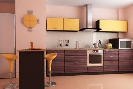 Remodelação de cozinha com móveis revestidos em melamina.
