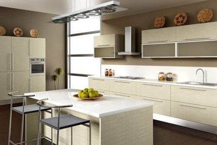 Remodelação de cozinha com móveis revestidos em melamina.