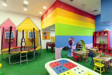 Remodelação de espaço para crianças em centro comercial.