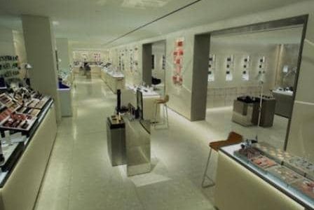 Remodelação de loja em centro comercial.