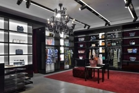 Remodelação e decoração de loja em centro comercial.