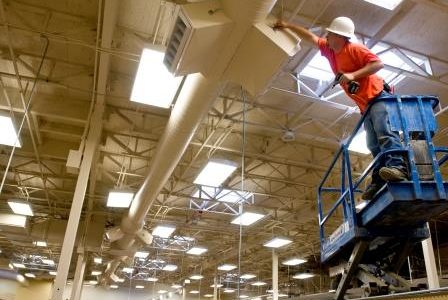 Remodelação de sistema de ventilação em centro comercial.