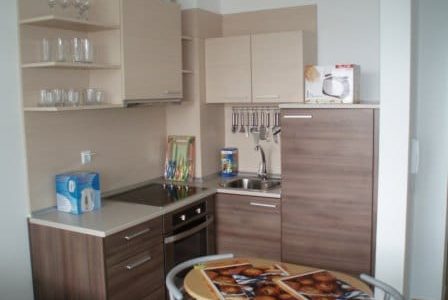 remodelações de cozinha pequena copos a mostra Remodelação de cozinha pequena com aproveitamento de canto.