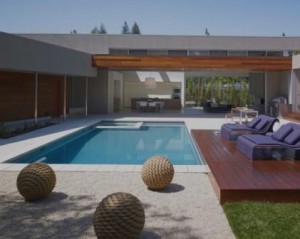 Pavimento exterior com piscina