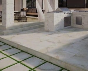 Pavimento exterior com relva
