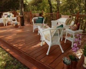 Pavimento exterior deck de madeira